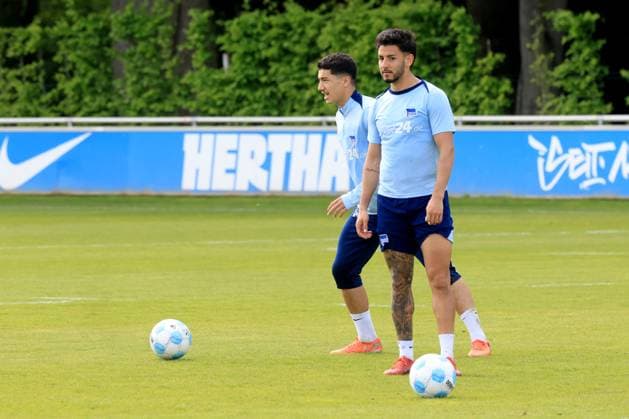 DEU, DFL, 2. FBL Hertha BSC, Training, 30.04.2025, Sportforum, Berlin, DEU, DFL, 2. FBL Hertha BSC, Training, im Bild Ibrahim Maza (Hertha BSC Berlin 10), Kevin Sessa (Hertha BSC Berlin 8) DFL - regulations prohibit any use of Photographs as image sequences and or quasi-video