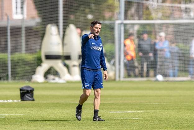 Fussball, Herren, Saison 2024 25, 2. Bundesliga, Hertha BSC, Training, Trainer Stefan Leitl (Hertha BSC), 30.04. 2025,
