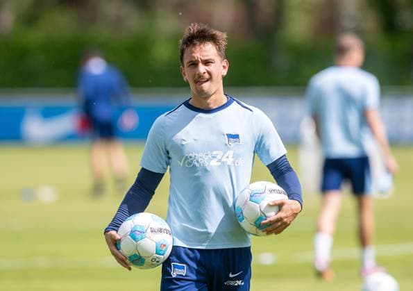 Sport Bilder des Tages Fussball, Herren, Saison 2024 25, 2. Bundesliga, Hertha BSC, Training, Michal Karbownik (Hertha BSC), 30.04. 2025,