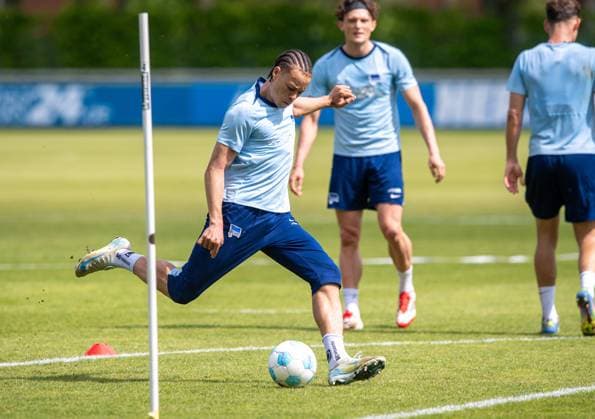 Fussball, Herren, Saison 2024 25, 2. Bundesliga, Hertha BSC, Training, Derry Scherhant (Hertha BSC), 30.04. 2025,
