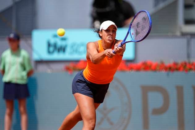 Sport Bilder des Tages April 30, 2025, Madrid, Madrid, Spain: Madison Keys of USA in action against Iga Swiatek of Poland during the Mutua Madrid Open 2025, ATP, Tennis Herren Masters 1000 and WTA, Tennis Damen 1000 tennis tournament, celebrated at Caja Magica on April 30, 2025 in Madrid, Spain. Madrid Spain - ZUMAa181 20250430_zaa_a181_014 Copyright: xOscarxJ.xBarrosox