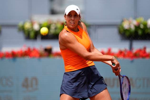 April 30, 2025, Madrid, Madrid, Spain: Madison Keys of USA in action against Iga Swiatek of Poland during the Mutua Madrid Open 2025, ATP, Tennis Herren Masters 1000 and WTA, Tennis Damen 1000 tennis tournament, celebrated at Caja Magica on April 30, 2025 in Madrid, Spain. Madrid Spain - ZUMAa181 20250430_zaa_a181_015 Copyright: xOscarxJ.xBarrosox