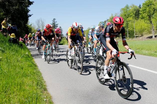 1.Etappe Muenchenstein - Fribourg Emanuel Buchmann GER 30.04.2025 Hochwald SO, SCHWEIZ, Tour de Romandie 1.Etappe Muenchenstein - Fribourg Emanuel Buchmann GER Team Cofidis in der mitte