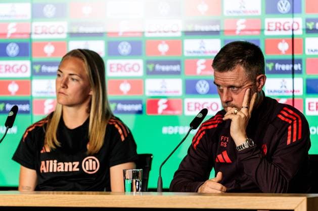 45. DFB-Pokal Finale der Frauen: FC Bayern München - SV Werder Bremen Abschlusspressekonferenz; 30.04.2025 Magdalena Eriksson (FC Bayern München, 5), Alexander Straus (FC Bayern München, Trainer) 45. DFB-Pokal Finale der Frauen: FC Bayern München - SV Werder Bremen Abschlusspressekonferenz; Köln, RheinEnergiestadion, 30.04.2025 Copyright: xBEAUTIFULxSPORTS Wunderlx