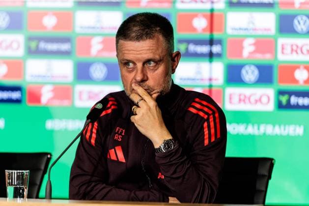 45. DFB-Pokal Finale der Frauen: FC Bayern München - SV Werder Bremen Abschlusspressekonferenz; 30.04.2025 Alexander Straus (FC Bayern München, Trainer) 45. DFB-Pokal Finale der Frauen: FC Bayern München - SV Werder Bremen Abschlusspressekonferenz; Köln, RheinEnergiestadion, 30.04.2025 Copyright: xBEAUTIFULxSPORTS Wunderlx