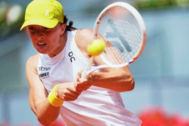 Sport Bilder des Tages Mutua Madrid Open - Day Nine Iga Swiatek in action during the Women s Singles quarterfinals match between Madison Keys of the United States and Iga Swiatek of Poland on Day Nine of the Mutua Madrid Open 2025, ATP, Tennis Herren Masters 1000 and WTA, Tennis Damen 1000, tournament celebrates at La Caja Magica on April 30, 2025 in Madrid, Spain. Madrid Spain  Copyright: xJosexBretonx originalFilename:bretonhernandez-mutuamad250430_npctG.jpg
