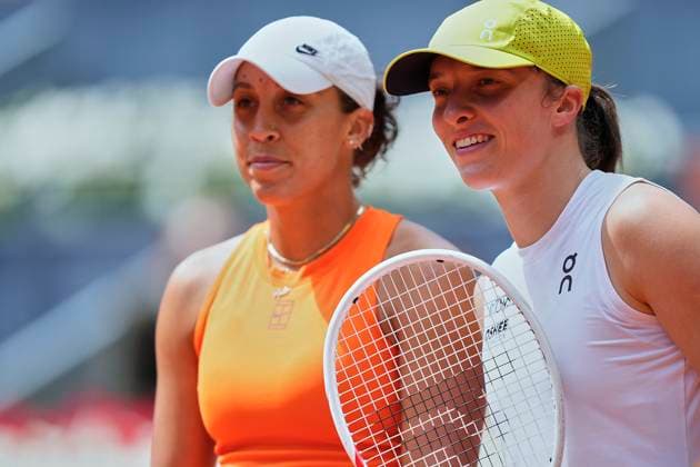 Mutua Madrid Open - Day Nine Both players pose prior the Women s Singles quarterfinals match between Madison Keys of the United States and Iga Swiatek of Poland on Day Nine of the Mutua Madrid Open 2025, ATP, Tennis Herren Masters 1000 and WTA, Tennis Damen 1000, tournament celebrates at La Caja Magica on April 30, 2025 in Madrid, Spain. Madrid Spain  Copyright: xJosexBretonx originalFilename:bretonhernandez-mutuamad250430_npuBH.jpg