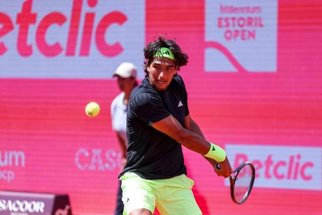 Estoril,Portugal, April 30th, 2025: Henrique Rocha (Portugal) in action looking at the ball during the game between Henrique Rocha (Portugal) vs Nicolas Jerry (Chile) at Estadio Millennium - Clube de Tenis do Estoril,Estoril,Lisbon on April 30th 2025 (Joao Bravo SPP) Copyright: xJoaoxBravoxx xSPPx spp-en-JoBr-JBF-6324