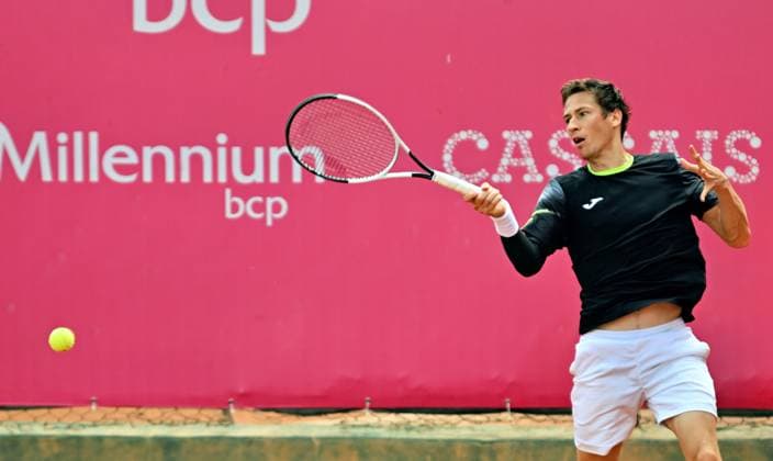 Der Belgier Kimmer Coppejans ist bei den Estoril Open in der ersten Runde ausgeschieden Estoril Open, ATP, Tennis Herren 175 Challenge Tour, 30-04-2025, 1. Runde - Beste 32: Der Belgier Kimmer COPPEJANS ist beim ATP-175-Sandplatzturnier in Portugal in der ersten Runde ausgeschieden. Estoril Estoril Tenis Club Lisbon Portugal