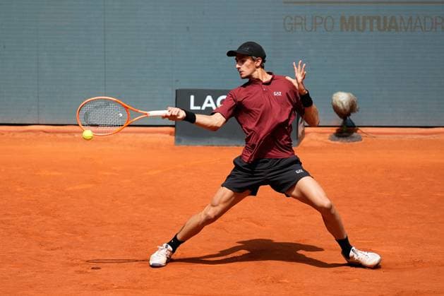 April 30, 2025, Madrid, Madrid, Spain: Matteo Arnaldi of Italy plays against Frances Tiafoe of USA during the Mutua Madrid Open 2025, ATP, Tennis Herren Masters 1000 and WTA, Tennis Damen 1000, tennis tournament celebrated at Caja Magica on April 30, 2025 in Madrid, Spain. Madrid Spain - ZUMAa181 20250430_zaa_a181_034 Copyright: xDennisxAgyemanx