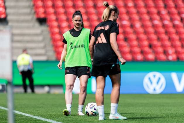 45. DFB-Pokal Finale der Frauen: FC Bayern München - SV Werder Bremen Abschlusstraining FC Bayern München; 30.04.2025 Sarah Zadrazil (FC Bayern München, 25) am Ball 45. DFB-Pokal Finale der Frauen: FC Bayern München - SV Werder Bremen Abschlusstraining FC Bayern München; Köln, RheinEnergiestadion, 30.04.2025 Copyright: xBEAUTIFULxSPORTS Wunderlx