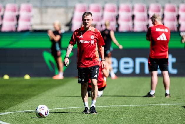 45. DFB-Pokal Finale der Frauen: FC Bayern München - SV Werder Bremen Abschlusstraining FC Bayern München; 30.04.2025 Alexander Straus (FC Bayern München, Trainer) 45. DFB-Pokal Finale der Frauen: FC Bayern München - SV Werder Bremen Abschlusstraining FC Bayern München; Köln, RheinEnergiestadion, 30.04.2025 Copyright: xBEAUTIFULxSPORTS Wunderlx