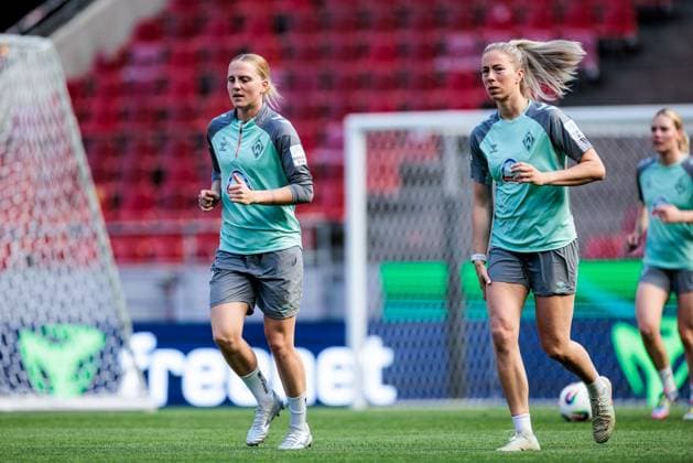 45. DFB-Pokal Finale der Frauen: FC Bayern München - SV Werder Bremen Abschlusstraining SV Werder Bremen; 30.04.2025 Lina Hausicke (SV Werder Bremen, 18), Sharon Beck (SV Werder Bremen, 27) 45. DFB-Pokal Finale der Frauen: FC Bayern München - SV Werder Bremen Abschlusstraining SV Werder Bremen; Köln, RheinEnergiestadion, 30.04.2025 Copyright: xBEAUTIFULxSPORTS Wunderlx