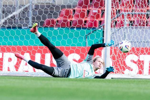 45. DFB-Pokal Finale der Frauen: FC Bayern München - SV Werder Bremen Abschlusstraining SV Werder Bremen; 30.04.2025 Sofja Nesterova (SV Werder Bremen, 26) mit Ball 45. DFB-Pokal Finale der Frauen: FC Bayern München - SV Werder Bremen Abschlusstraining SV Werder Bremen; Köln, RheinEnergiestadion, 30.04.2025 Copyright: xBEAUTIFULxSPORTS Wunderlx