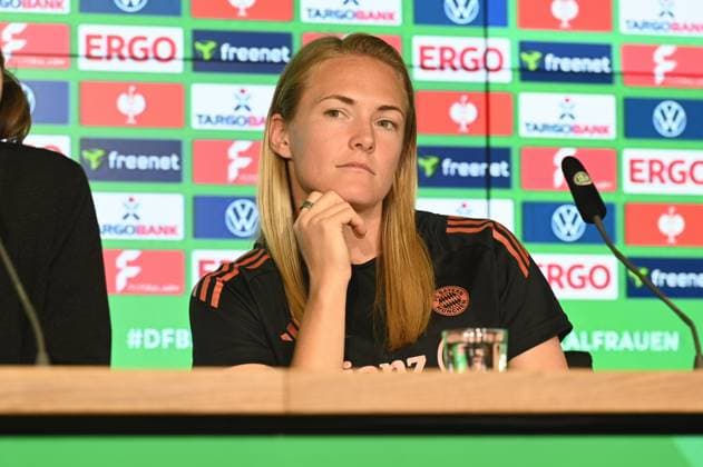 Spielerin Magdalena Eriksson vom FC Bayern München bei der Abschluss Pressekonferenz zum DFB Pokalfinale der Frauen das am 1. Mai 2025 in Köln stattfindet