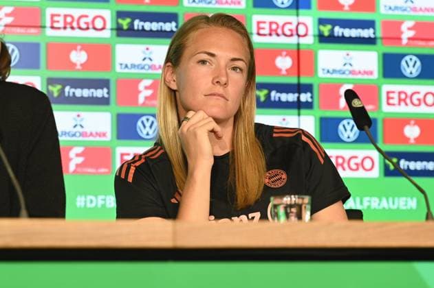 Spielerin Magdalena Eriksson vom FC Bayern München bei der Abschluss Pressekonferenz zum DFB Pokalfinale der Frauen das am 1. Mai 2025 in Köln stattfindet