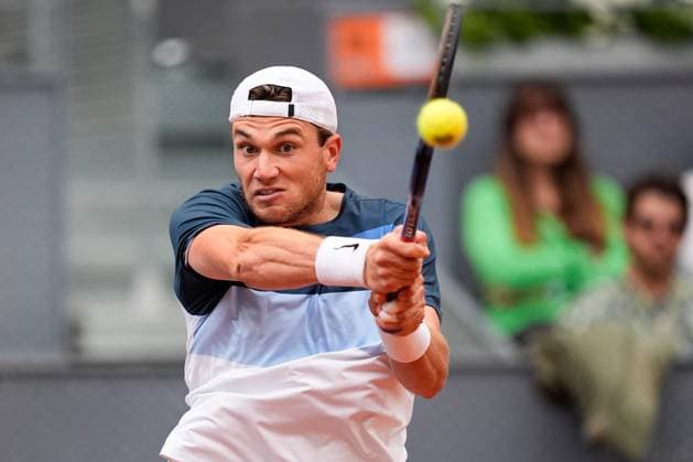 April 30, 2025, Madrid, Madrid, Spain: Jack Draper of Great Britain plays against Tommy Paul of USA during the Mutua Madrid Open 2025, ATP, Tennis Herren Masters 1000 and WTA, Tennis Damen 1000, tennis tournament celebrated at Caja Magica on April 30, 2025 in Madrid, Spain. Madrid Spain - ZUMAa181 20250430_zaa_a181_182 Copyright: xDennisxAgyemanx