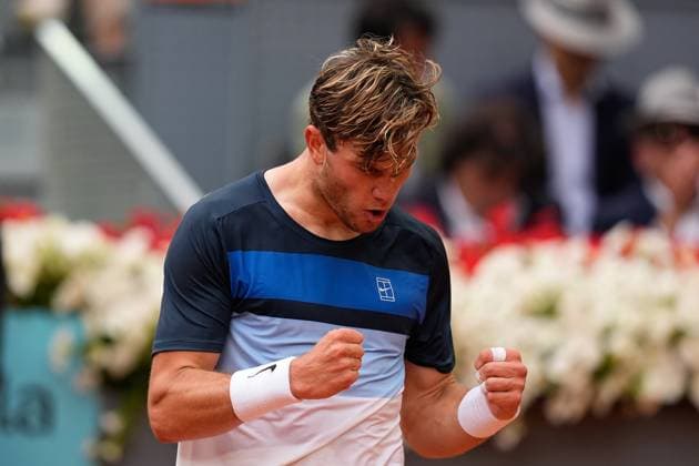 April 30, 2025, Madrid, Madrid, Spain: Jack Draper of Great Britain celebrates the victory against Tommy Paul of USA during the Mutua Madrid Open 2025, ATP, Tennis Herren Masters 1000 and WTA, Tennis Damen 1000, tennis tournament celebrated at Caja Magica on April 30, 2025 in Madrid, Spain. Madrid Spain - ZUMAa181 20250430_zaa_a181_191 Copyright: xDennisxAgyemanx