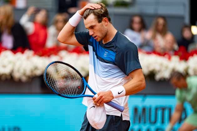 Mutua Madrid Open 2025 Jack Draper of Great Britain is seen in his Men s Singles Round of 16 match against Tommy Paul of USA during the Mutua Madrid Open 2025 tournament celebrated at La Caja Magica on April 30, 2025 in Madrid, Spain. Madrid La Caja Magica Madrid Spain Copyright: xAlbertoxGardinx AGardin_20250430_Mutua_Madrid_Open_0721