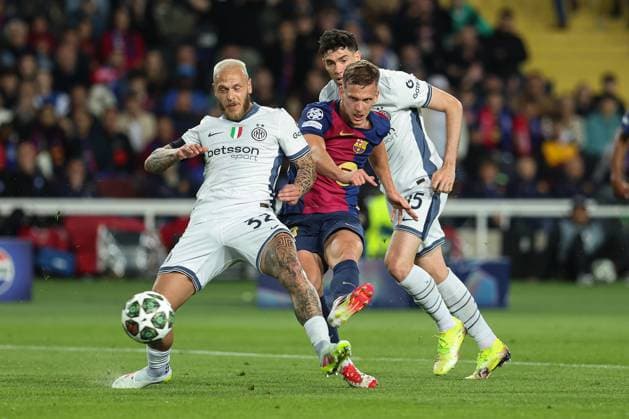 April 30, 2025, Barcelona, Barcelona, SPAIN: Federico Dimarco of FC Internazionale, Dani Olmo of FC Barcelona, Barca and Alessandro Bastoni of FC Internazionale in action during the UEFA Champions League 2024 25 Semi Final First leg, match between FC Barcelona and FC Internazionale Milano at Estadi Olimpic Lluis Companys on April 30, 2025 in Barcelona, Spain. Barcelona SPAIN - ZUMAa181 20250430_zaa_a181_278 Copyright: xIrinaxR.xHipolitox