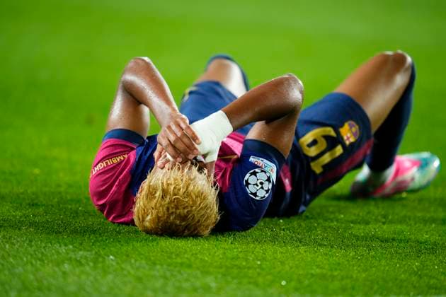 Sport Bilder des Tages FC Barcelona, Barca v FC Internazionale Milano - UEFA Champions League 2024 25 Semi Final First Leg Lamine Yamal right winger of Barcelona and Spain lies injured on the pitch during the UEFA Champions League 2024 25 Semi Final First Leg match between FC Barcelona and FC Internazionale Milano at Estadi Olimpic Lluis Companys on April 30, 2025 in Barcelona, Spain. Barcelona Madrid Spain  Copyright: xJosexBretonx originalFilename:bretonhernandez-fcbarcel250430_npO9E.jpg