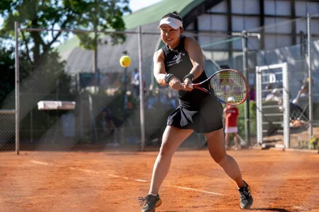 30.04.2025, GER, Frauen, ITF World Tennis Tour - Wiesbaden Tennis Open - Runde der letzten 16 - Doppel Eri Hozumi (JPN) während des Spiels. Wiesbaden-Nordenstadt T2 Sports Health Club Hessen Deutschland