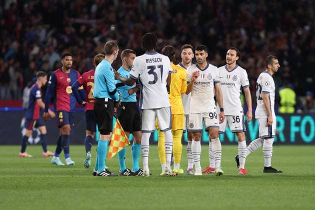 April 30, 2025, Barcelona, Barcelona, Spain: Players of FC Internazionale leave the field during the UEFA Champions League 2024 25 Semi Final First leg, match between FC Barcelona, Barca and FC Internazionale Milano at Estadi Olimpic Lluis Companys on April 30, 2025 in Barcelona, Spain. Barcelona Spain - ZUMAa181 20250430_zaa_a181_347 Copyright: xJavierxBorregox