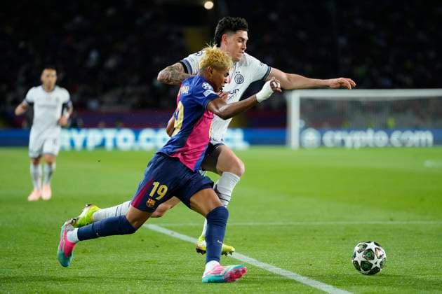 FC Barcelona, Barca v FC Internazionale Milano - UEFA Champions League 2024 25 Semi Final First Leg Lamine Yamal right winger of Barcelona and Spain and Alessandro Bastoni centre-back of Internazionale and Italy compete for the ball during the UEFA Champions League 2024 25 Semi Final First Leg match between FC Barcelona and FC Internazionale Milano at Estadi Olimpic Lluis Companys on April 30, 2025 in Barcelona, Spain. Barcelona Madrid Spain  Copyright: xJosexBretonx originalFilename:bretonhernandez-fcbarcel250430_npvmS.jpg