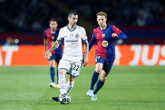 Henrikh Mkhitaryan (Inter), Frenkie de Jong (Barcelona), APRIL 30, 2025 - Football Soccer : UEFA Champions League match between FC Barcelona, Barca 3-3 FC Internazionale Milano at the Estadi Olimpic Lluis Companys in Barcelona, Spain. Noxthirdxpartyxsales  (289168718)