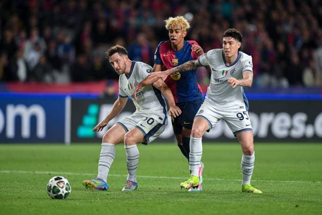 FC Barcelona, Barca v INTER MILAN OLIMPIC STADIUM LLUIS COMPANYS. MONTJUIC,BARCELONA. APRIL 30,2025 FC BARCELONA vs FC INTER MILAN April 30,2025 Lamine Yamal (19) of FC Barcelona (center) dribbles (30) Carlos Augusto of Inter Milan and (95) Alessandro Bastoniv during the UEFA Champions League semi-final match between FC Barcelona and Inter Milan at Olimpic Stadium Lluis Companys of MontjuÃ¯c in Barcelona, Spain. Barcelona ESP Copyright: xS.xRosx