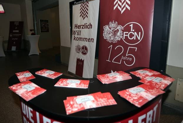 30.04.2025 - Fussball - Saison 2024 2025 - Filmprämiere Kinofilmprämiere Kinofilm Prämiere - Aura einer Legende - zum 125 jährigen Jubiläum ( 125 Jahre FCN ) des 1. FC Nürnberg im Cinecitta Nürnberg - Der Club feiert 125. Geburtstag - Sportfoto Zink DaMa - xdaxmax - Symbolbild Symbolfoto Feature Impression - Empfangsbereich