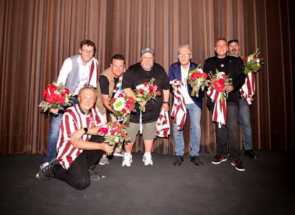 30.04.2025 - Fussball - Saison 2024 2025 - Filmprämiere Kinofilmprämiere Kinofilm Prämiere - Aura einer Legende - zum 125 jährigen Jubiläum ( 125 Jahre FCN ) des 1. FC Nürnberg im Cinecitta Nürnberg - Der Club feiert 125. Geburtstag - Sportfoto Zink DaMa - xdaxmax - Gruppenbild v.l..: Bernhard Weise, Maximilian von Stromberg, Alexander Diezinger, Christian Mössner, Bernd Siegler, Matthias Hunger, Robert Kellner