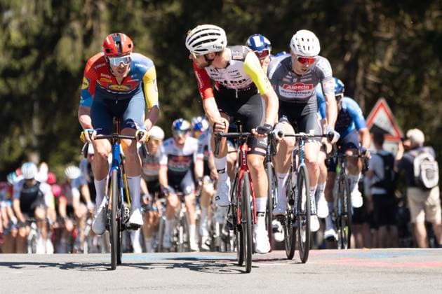 01.05.2025, xhfmx, Radsport Radklassiker 2025, Frankfurt - Eschborn Das Fahrerfeld überquert den Feldberg. (DFL DFB REGULATIONS PROHIBIT ANY USE OF PHOTOGRAPHS as IMAGE SEQUENCES and or QUASI-VIDEO) Frankfurt am Main
