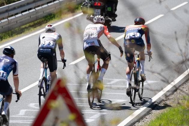 01.05.2025, xhfmx, Radsport Radklassiker 2025, Frankfurt - Eschborn v.l. Michael Gogl Alpecin - Deceuninck, Paul Magnier (Soudal Quick-Step), Tim Declercq (Lidl-Trek) bei der Abfahrt vom Feldberg. (DFL DFB REGULATIONS PROHIBIT ANY USE OF PHOTOGRAPHS as IMAGE SEQUENCES and or QUASI-VIDEO) Frankfurt am Main