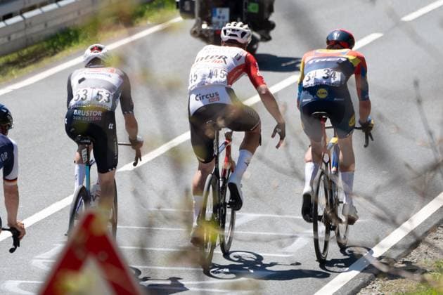 01.05.2025, xhfmx, Radsport Radklassiker 2025, Frankfurt - Eschborn v.l. Michael Gogl Alpecin - Deceuninck, Paul Magnier (Soudal Quick-Step), Tim Declercq (Lidl-Trek) bei der Abfahrt vom Feldberg. (DFL DFB REGULATIONS PROHIBIT ANY USE OF PHOTOGRAPHS as IMAGE SEQUENCES and or QUASI-VIDEO) Frankfurt am Main