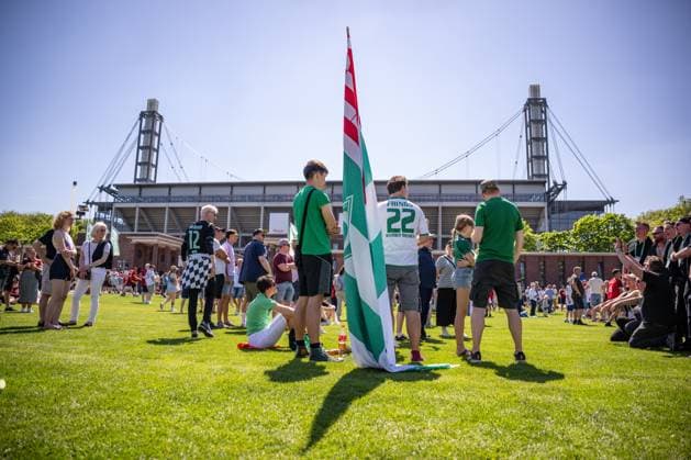 01.05.2025, Fussball, DFB-Pokal Frauen, Saison 2024 2025, FC Bayern München - SV Werder Bremen, Fans vor dem Rhein-Energie-Stadion Köln Rhein-Energie-Stadion Nordrhein-Westfalen Deutschland xRHR-FOTO TKx Copyright: RHR-FOTOx RHR-FOTO TK