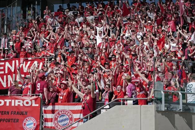 01.05.2025, xovx, Fußball Frauen DFB-Pokal Finale, FC Bayern München - SV Werder Bremen Fans des FC Bayern München Köln Rhein-Energie-Stadion Nordrhein-Westfalen Deutschland (DE)