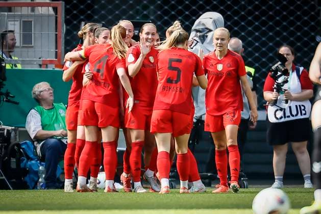 45. DFB-Pokal Finale der Frauen: FC Bayern München - SV Werder Bremen, 01.05.2025 Torjubel nach dem Treffer zum 1:0 durch Lea Schüller (FC Bayern München, 11); 45.? ?DFB-Pokal Finale der Frauen: FC Bayern München - SV Werder Bremen am 01.05.2025 im RheinEnergie-Stadion in Köln (Nordrhein-Westfalen). DFL REGULATIONS PROHIBIT ANY USE OF PHOTOGRAPHS AS IMAGE SEQUENCES AND OR QUASI-VIDEO. Copyright: xBEAUTIFULxSPORTS AxelxKohringx