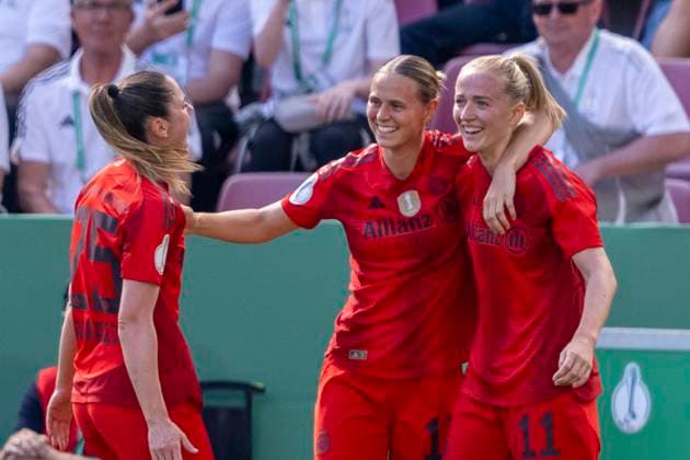 01.05.2025: FC Bayern München - SV Werder Bremen, DFB Pokal Frauen, Saison 2024 2025, Finale, im RheinEnergie Stadion in Köln. Münchens Lea Schüller jubelt nach ihrem Tor zum 1:0. Wichtiger Hinweis: Gemaess den Vorgaben der DFL Deutsche Fussball Liga bzw. des DFB Deutscher Fussball-Bund ist es untersagt, in dem Stadion und oder vom Spiel angefertigte Fotoaufnahmen in Form von Sequenzbildern und oder videoaehnlichen Fotostrecken zu verwerten bzw. verwerten zu lassen. Copyright: xDavidxInderliedx
