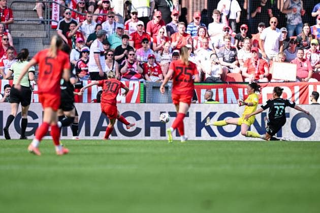01.05.2025, Fussball, DFB Pokalfinale der Frauen, Saison 2024 2025, FC Bayern München - SV Werder Bremen, Carolin Simon (FC Bayern München) erzielt das Tor zum 2:0, xRHR-FOTO TKx Copyright: RHR-FOTOx RHR-FOTO TK