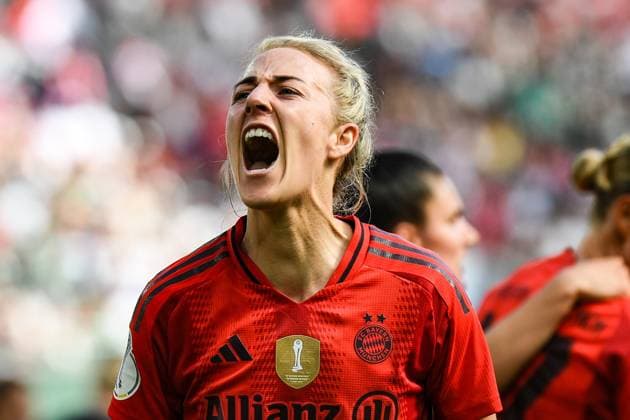 Fußball I Frauen I Saison 2024-2025 I DFB-Pokal I Finale I FC Bayern München - SV Werder Bremen I 01.05.2025 Torjubel Carolin Simon (30, FC Bayern München) schreit ihre Freude heraus nach ihrem Tor zum 2:0 Freisteller, Nahaufnahme, Porträt, Portrait, Einzelfoto, Einzelbild, Körper Halbportrait Köln RheinEnergieStadion Nordrhein-Westfalen Deutschland Copyright: xLobeca InesxHähnelx