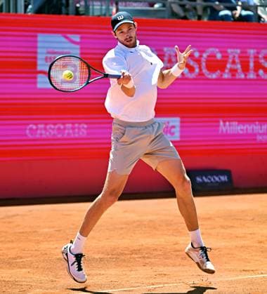 Der Chilene Nicolas Jerry erreicht das Viertelfinale der Estoril Open. Estoril Open, ATP, Tennis Herren 175 Challenge Tour, 01-05-2025, Achtelfinale: Im Achtelfinale der Estoril Open in Portugal besiegt der Chilen Nicolas Jarry den Portugiese Gastao ELIAS knapp in drei Sätzen und zieht in das Viertelfinale des Sandplatzturniers. ein. Estoril Estoril Tenis Club Lisbon Portugal