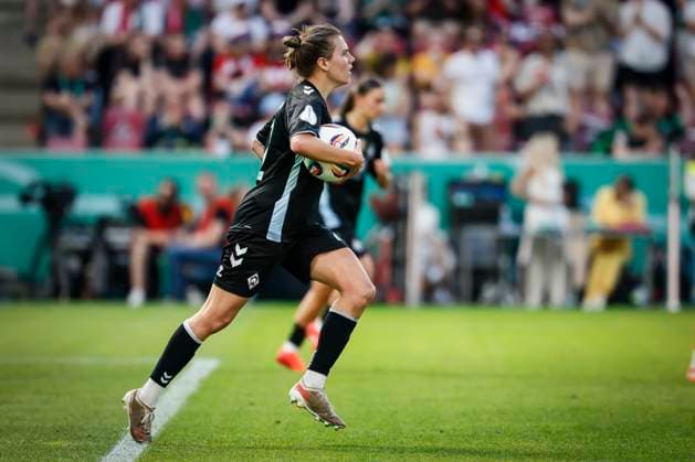 45. DFB-Pokal Finale der Frauen: FC Bayern München - SV Werder Bremen, 01.05.2025 Anschlusstreffer zum 2:1 durch Rieke Dieckmann (SV Werder Bremen, 22); 45.? ?DFB-Pokal Finale der Frauen: FC Bayern München - SV Werder Bremen am 01.05.2025 im RheinEnergie-Stadion in Köln (Nordrhein-Westfalen). DFL REGULATIONS PROHIBIT ANY USE OF PHOTOGRAPHS AS IMAGE SEQUENCES AND OR QUASI-VIDEO. Copyright: xBEAUTIFULxSPORTS AxelxKohringx