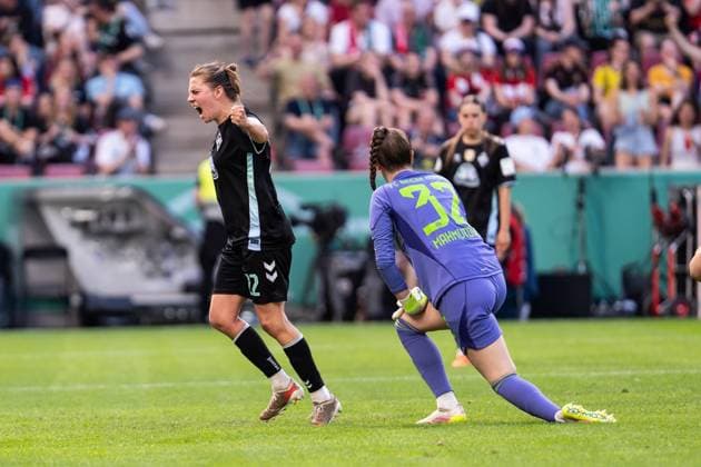 GER, DFB Pokal Finale Frauen, FC Bayern - Werder Bremen 01.05.2025, RheinEnergieSTADION, Köln, GER, DFB Pokal Finale Frauen, FC Bayern - Werder Bremen im Bild: Torjubel Jubel ueber das Tor zum 1:2 Anschlusstreffer durch Rieke Dieckmann (SV Werder Bremen, 22)