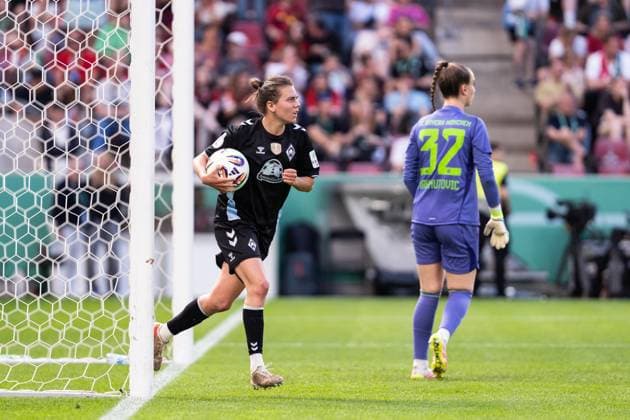 GER, DFB Pokal Finale Frauen, FC Bayern - Werder Bremen 01.05.2025, RheinEnergieSTADION, Köln, GER, DFB Pokal Finale Frauen, FC Bayern - Werder Bremen im Bild: Torjubel Jubel ueber das Tor zum 1:2 Anschlusstreffer durch Rieke Dieckmann (SV Werder Bremen, 22)