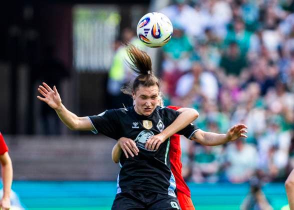Köln, RheinEnergieStadion, 01.05.2025: Sophie Weidauer of Bremen jumps for a header during DFB cup final FC Bayern Muenchen v. Werder Bremen.