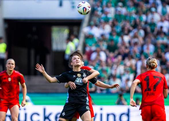 Köln, RheinEnergieStadion, 01.05.2025: Sophie Weidauer of Bremen jumps for a header during DFB cup final FC Bayern Muenchen v. Werder Bremen.
