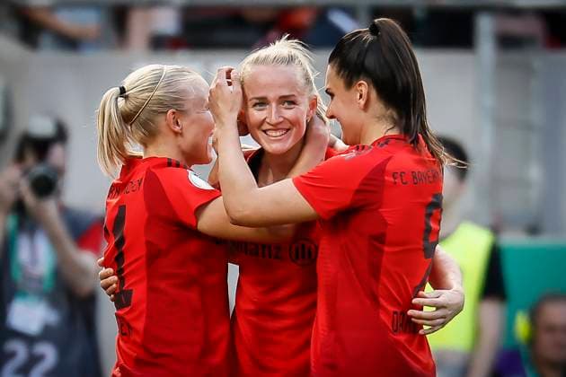 45. DFB-Pokal Finale der Frauen: FC Bayern München - SV Werder Bremen, 01.05.2025 Torjubel nach dem 3:1-Treffer durch Lea Schüller (FC Bayern München, 11); 45.? ?DFB-Pokal Finale der Frauen: FC Bayern München - SV Werder Bremen am 01.05.2025 im RheinEnergie-Stadion in Köln (Nordrhein-Westfalen). DFL REGULATIONS PROHIBIT ANY USE OF PHOTOGRAPHS AS IMAGE SEQUENCES AND OR QUASI-VIDEO. Copyright: xBEAUTIFULxSPORTS AxelxKohringx