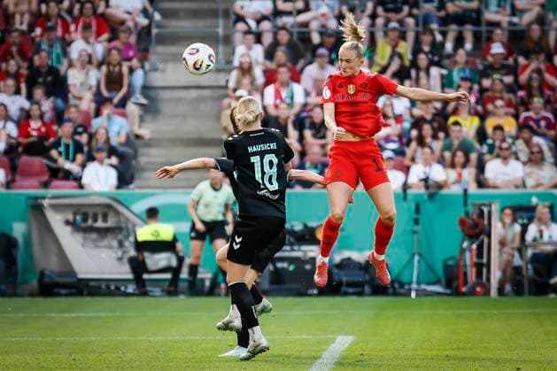 45. DFB-Pokal Finale der Frauen: FC Bayern München - SV Werder Bremen, 01.05.2025 Lea Schüller (FC Bayern München, 11) köpft zum 3:1; 45.? ?DFB-Pokal Finale der Frauen: FC Bayern München - SV Werder Bremen am 01.05.2025 im RheinEnergie-Stadion in Köln (Nordrhein-Westfalen). DFL REGULATIONS PROHIBIT ANY USE OF PHOTOGRAPHS AS IMAGE SEQUENCES AND OR QUASI-VIDEO. Copyright: xBEAUTIFULxSPORTS AxelxKohringx