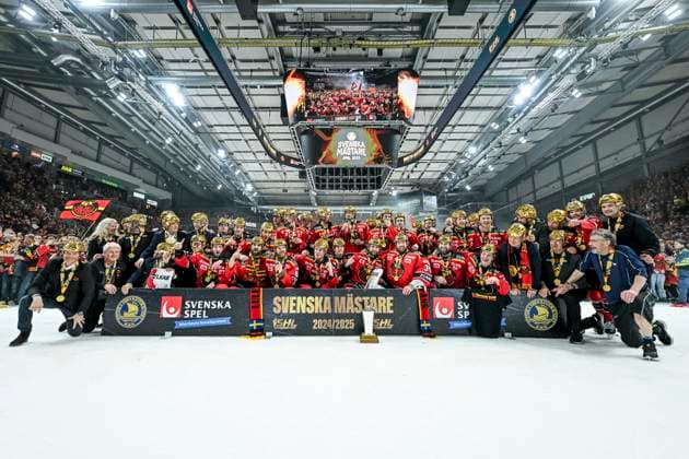 Sport Themen der Woche KW18 Sport Bilder des Tages 250501 Luleas spelare jublar efter final sex i SHL mellan Lulea och Brynäs den 1 maj 2025 i Lulea. *** 250501 Lulea players cheer after the SHL final six between Lulea and Brynäs on May 1, 2025 in Lulea  Copyright: MAXIMxTHORE BB250501MT208
